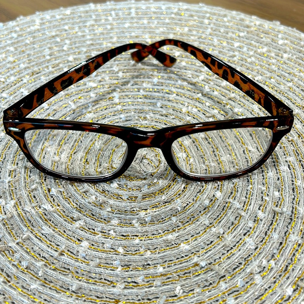 Betsey Johnson readers 2.5
